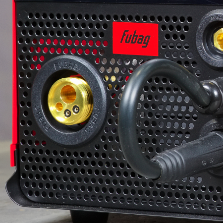 Сварочный полуавтомат FUBAG IRMIG 140 SYN LED с горелкой 150 А в комплекте в Магадане фото