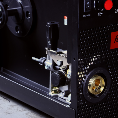 Сварочный полуавтомат FUBAG IRMIG 180 с горелкой FB 250 3 м в комплекте в Магадане фото